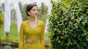 7 Gaya Raline Shah Pakai Kebaya Bali, Tampil Memesona Jadi Bridesmaid