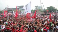 Ribuan Massa Pendukung Ganjar-Mahfud Padati Simpang Lima Semarang