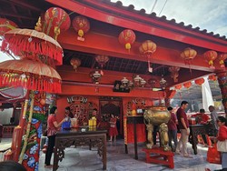 Suasana Ibadah Imlek di Vihara Amurva Bhumi Bali