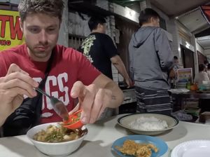 Bumbu Rahasia KFC Bocor hingga Bule Naik Whoosh Kulineran di Bandung Bumbu Rahasia KFC Bocor hingga Bule Naik Whoosh Kulineran di Bandung