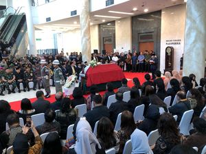 Jenazah Ketua DPRD Sumut Dibawa ke Gedung Paripurna Sebelum Dimakamkan