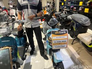 Pelanggan Ini Hepi Banget! Beli Sepeda Listrik di Transmart Hemat Rp 2,7 Juta