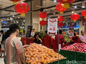 Makin Ramai, Area Buah Segar di Transmart Full Day Sale Kokas Diserbu Pengunjung