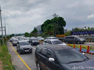 Volume Kendaraan di Karanglo-Karangploso Malang Terus Naik Selama Libur Imlek Volume Kendaraan di Karanglo-Karangploso Malang Terus Naik Selama Libur Imlek