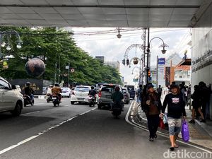 Pusat Kota Bandung Diserbu Wisatawan Siang ini