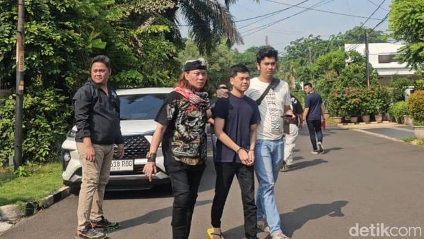 YA, pacar Tamara Tyasmara ditangkap atas dugaan pembunuhan Dante (6) di kolam renang.