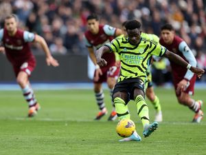 Arsenal Dominan, Ungguli West Ham 4-0 di Babak I