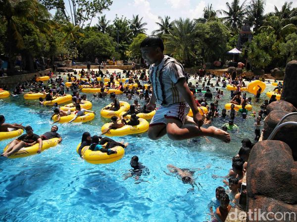 Byur! Asyiknya Berlibur di Wahana Air Atlantis Ancol