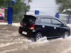 Jalan Depan SMPN 19 Makassar Banjir, Camat Manggala: Masalah Drainase