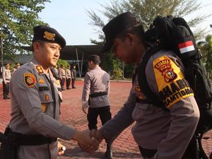 Kapolres Bengkalis Lepas Personel PAM Pemilu, Ingatkan Sinergitas TNI-Polri Kapolres Bengkalis Lepas Personel PAM Pemilu, Ingatkan Sinergitas TNI-Polri