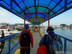 Gegara Cuaca Buruk, Ratusan Wisatawan Tak Bisa Pulang dari Karimunjawa