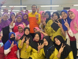 Puluhan Ribu Buruh SKT Titip Pesan ke Ketua Projo Jatim: Matur Nuwun Jokowi