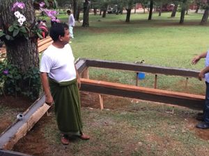 Momen Prabowo Sarungan di Hambalang Jalani Masa Tenang Pilpres