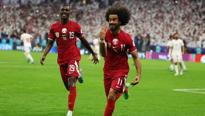 Momen Selebrasi Sulap Akram Afif di Final Piala Asia 2023 Akram Afif menjadi bintang kemenangan Qatar atas Yordania di final Piala Asia 2023. Selain hat-trick, bintang 27 tahun itu bikin trik sulap yang bikin heboh.