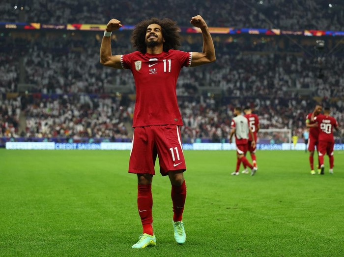 Akram Afif menjadi bintang kemenangan Qatar atas Yordania di final Piala Asia 2023. Selain hat-trick, bintang 27 tahun itu bikin trik sulap yang bikin heboh.