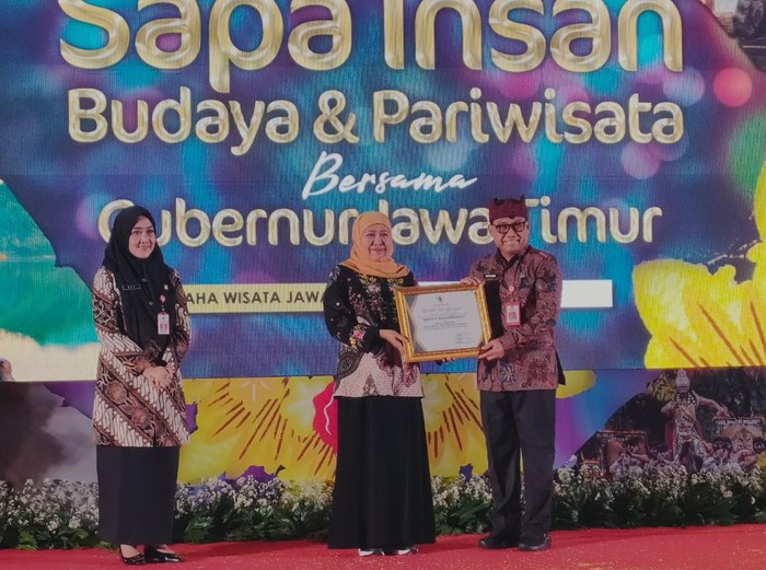 Banyuwangi menerima 2 penghargaan dari Pemprov Jatim (Foto: Istimewa)