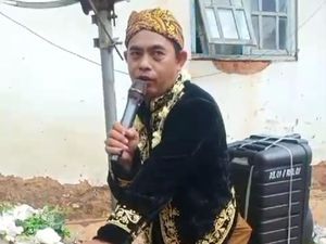 Aksi Pengantin Pria di Sumenep Keliling Kampung Ajak Warga Tak Golput