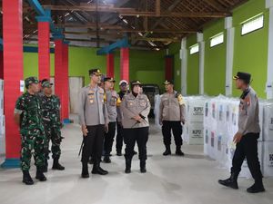 Distribusi 7.124 Kotak Suara di Magetan Dikawal Ketat Personel Gabungan Distribusi 7.124 Kotak Suara di Magetan Dikawal Ketat Personel Gabungan