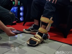 Mahasiswa Telkom Surabaya Ciptakan Robot Terapi Jalan untuk Pasien Pascastrok