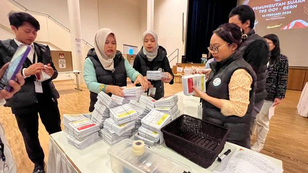 Suasana Pemungutan Suara di TPS 001 Bern Swiss