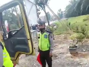 Viral Polantas di Labusel Diduga Pecahkan Kaca Truk saat Razia, Ini Kronologinya Viral Polantas di Labusel Diduga Pecahkan Kaca Truk saat Razia, Ini Kronologinya