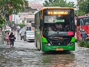 Hujan 2 Jam Bikin Terminal Purabaya Banjir Lagi