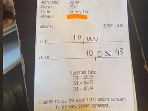 Saat Pegawai Restoran Diberi Uang Tip Rp 156 Juta Saat Pegawai Restoran Diberi Uang Tip Rp 156 Juta