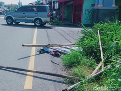Pembersihan APK di Klaten Sisakan Sampah Bambu dan Kayu di Jalanan