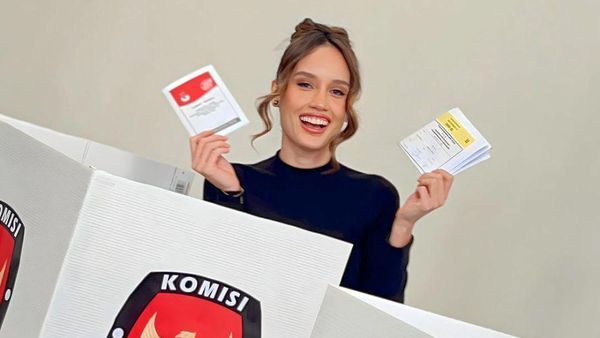 7 Gaya Artis Nyoblos di Luar Negeri, Cinta Laura - Ria Ricis Pemilu Duluan