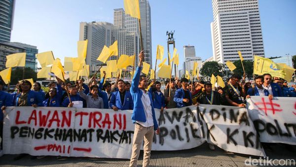 Bawa Bendera Kuning, PMII Lakukan Aksi Lawan Tirani