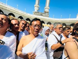 Momen Mahfud Umrah di Masa Tenang Kampanye Pemilu 2024