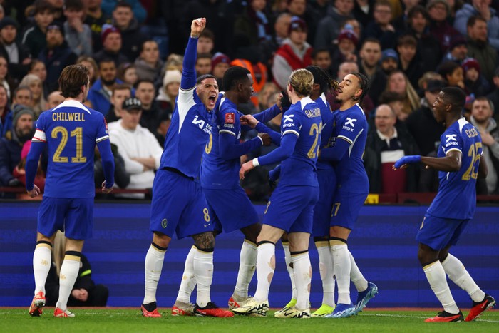 BIRMINGHAM, ENGLAND - FEBRUARY 07: Enzo Fernandez of Chelsea celebrates among team mates during the Emirates FA Cup Fourth Round Replay match between Aston Villa and Chelsea at Villa Park on February 07, 2024 in Birmingham, England. (Photo by Marc Atkins/Getty Images)