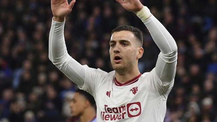 Manchester Uniteds Diogo Dalot reacts during the English Premier League soccer match between Aston Villa and Manchester United at the Villa Park stadium in Birmingham, England, Sunday, Feb. 11, 2024. (AP Photo/Rui Vieira)
