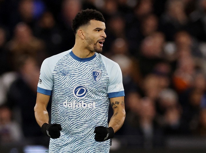 Soccer Football - Premier League - West Ham United v AFC Bournemouth - London Stadium, London, Britain - February 1, 2024 AFC Bournemouth's Dominic Solanke celebrates scoring their first goal Action Images via Reuters/Paul Childs NO USE WITH UNAUTHORIZED AUDIO, VIDEO, DATA, FIXTURE LISTS, CLUB/LEAGUE LOGOS OR 'LIVE' SERVICES. ONLINE IN-MATCH USE LIMITED TO 45 IMAGES, NO VIDEO EMULATION. NO USE IN BETTING, GAMES OR SINGLE CLUB/LEAGUE/PLAYER PUBLICATIONS.