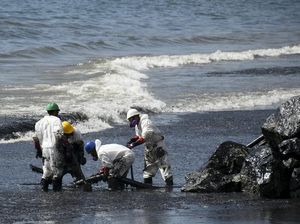 Duh, Tumpahan Minyak Cemari Pantai di Trinidad dan Tobago Duh, Tumpahan Minyak Cemari Pantai di Trinidad dan Tobago