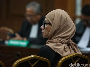 Hakim Tak Terima Eksepsi Karen di Kasus Korupsi LNG 113 Juta Dolar AS