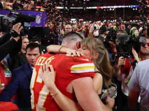 Taylor Swift Disebut Pengaruhi Keputusan Travis Kelce untuk Tidak Jadi Pensiun