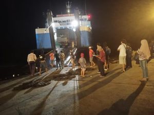 KMP Agung Samudra XVIII Berhasil Lepas Kandas, 42 Penumpang Selamat