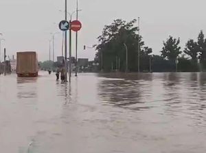 Banjir di GT Kertajati Tol Cipali Diduga Akibat Tanggul Jebol Banjir di GT Kertajati Tol Cipali Diduga Akibat Tanggul Jebol
