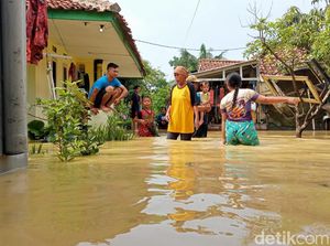 15 TPS di Majalengka Terdampak Banjir Jelang Pencoblosan 15 TPS di Majalengka Terdampak Banjir Jelang Pencoblosan