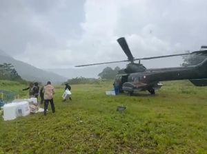 KPU Teluk Bintuni Distribusikan 40 Kotak Suara di 2 Distrik Pakai Helikopter KPU Teluk Bintuni Distribusikan 40 Kotak Suara di 2 Distrik Pakai Helikopter