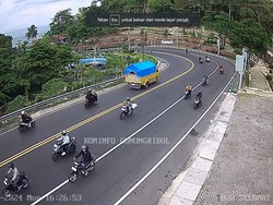 Jalan Wonosari Sore Ini Lancar, Selalu Nyalakan Lampu Utama!