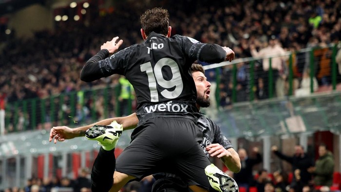 Soccer Football - Serie A - AC Milan v Napoli - San Siro, Milan, Italy - February 11, 2024 AC Milans Theo Hernandez celebrates scoring their first goal with Olivier Giroud REUTERS/Claudia Greco