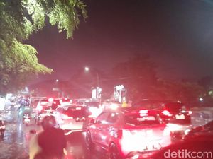 Lalin di Jalan AP Pettarani-Alauddin Makassar Macet, Kendaraan Mengular 3 Km