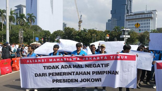 Mahasiswa demo di Patung Kuda, Jakpus (Devandra/detikcom)