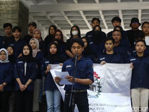 Civitas Akademika Fisipol UGM Minta Pratikno dan Ari Dwipayana Pulang Civitas Akademika Fisipol UGM Minta Pratikno dan Ari Dwipayana Pulang