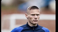 McTominay, yang masuk sebagai pemain pengganti MU, disanjung bagaikan legenda Brasil Ronaldo Luis usai membawa Setan Merah menang 2-1 di markas Aston Villa. Foto: dok. Internet/X (Twitter)