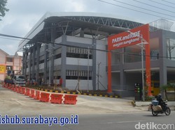 Banyak Kendaraan Nginap di Park and Ride Surabaya, Tarif Baru Diterapkan