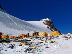Nepal Bersih-bersih Gunung Everest, Berencana Angkut 10 Ton Sampah dan 5 Mayat