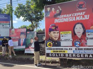 Tim Sapu Jagat di Tabanan Bergerak Bersihkan APK Saat Masa Tenang Pemilu